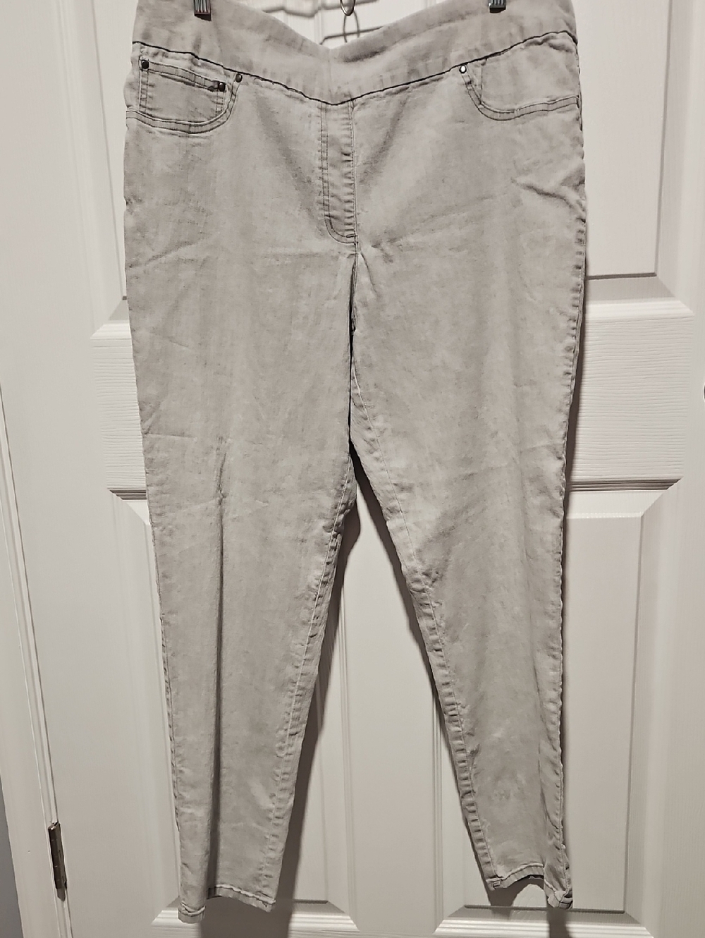 Ruby Rd. Light Gray Straight Leg Jeans - Picture 2 of 6